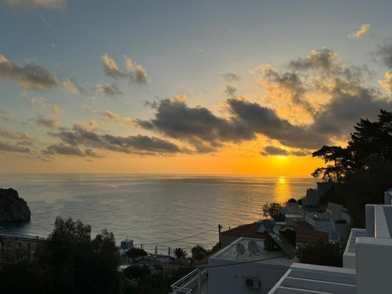 Enilion Luxury Suites Kyra Panagia Bagian luar foto