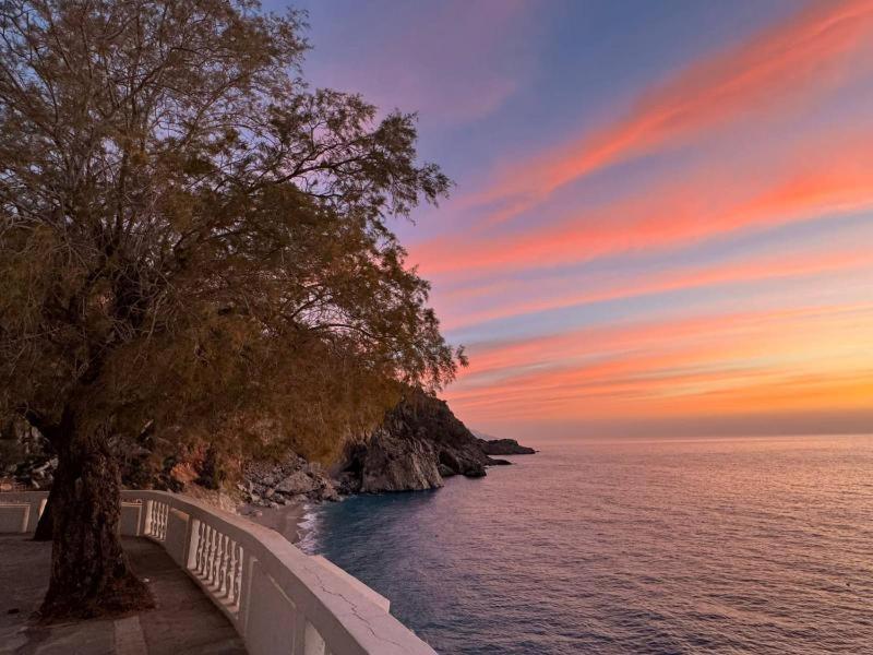 Enilion Luxury Suites Kyra Panagia Bagian luar foto